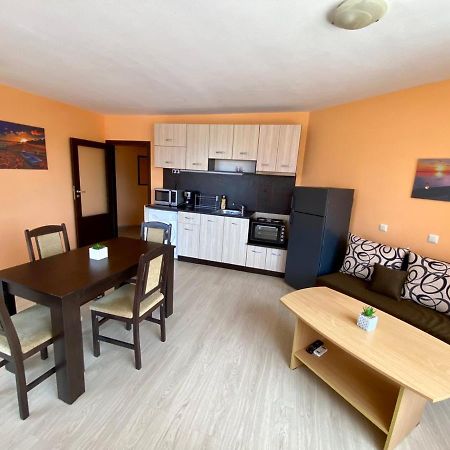 Cozy Apartment In The Center Of Πριμόρσκο Εξωτερικό φωτογραφία