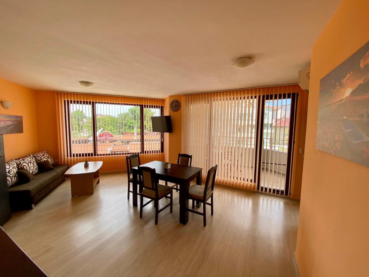 Cozy Apartment In The Center Of Πριμόρσκο Εξωτερικό φωτογραφία