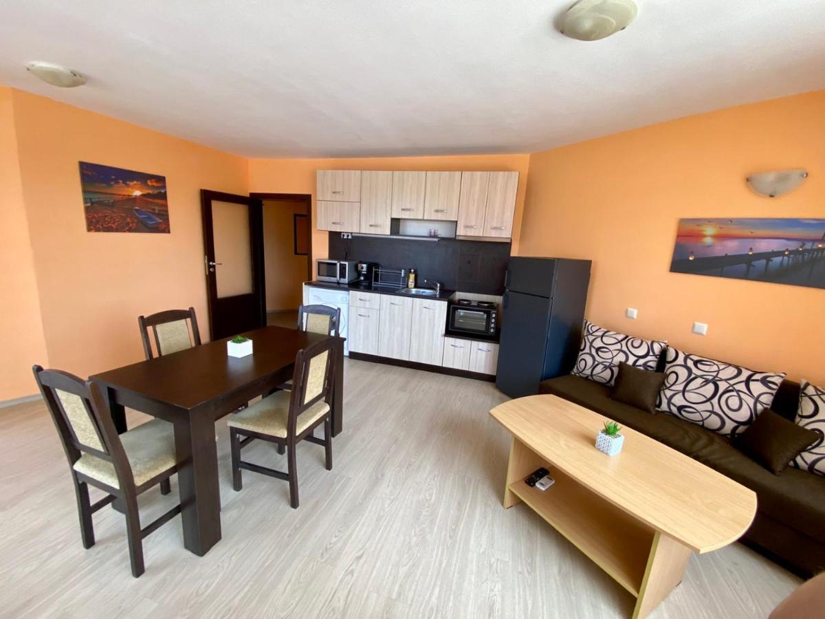Cozy Apartment In The Center Of Πριμόρσκο Εξωτερικό φωτογραφία